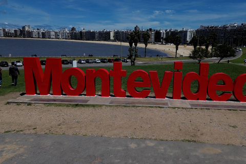 Montevideo: 3.5-Hour Private City Tour with a Local Guide and Stops