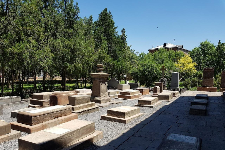 埃里温：埃奇米阿钦、赫里普西美、加扬和兹瓦尔特诺茨之旅Yerevan: Echmiadzin, Hripsime, Gayane &amp; Zvartnots Tour