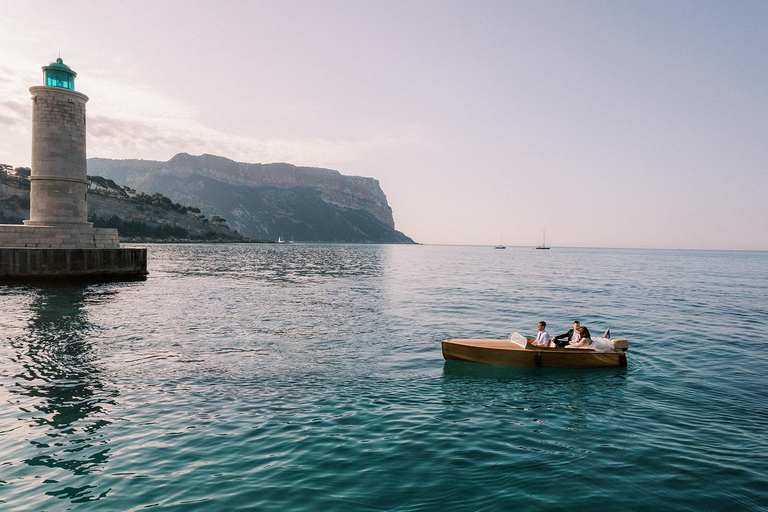 Marseille: 5-Hour Vintage Boat Tour for Couples