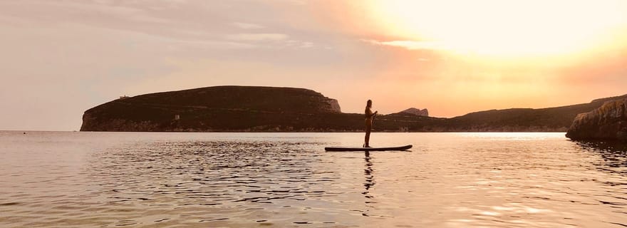 Apéritif au coucher du soleil sur un voilier de 15 mètres