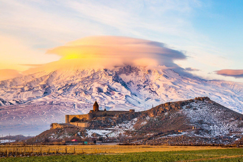 Prywatne: Khor Virap, Noravank, jaskinia ptaków, degustacja winaKhor Virap, Noravank, Areni Bird's cave, degustacja wina