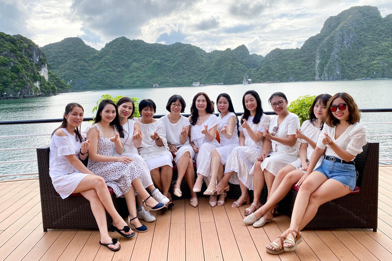 3D2N Lan Ha Bay 5 Star Cruise: Cat Ba island, swim, kayaking Senior Suite with private balcony - 2nd floor