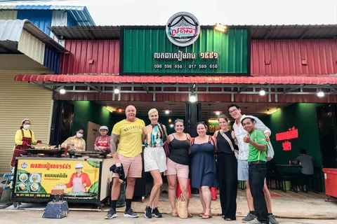 Siem Reap: Tour gastronômico noturno com 10 degustações locais