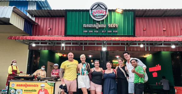Siem Reap: Evening Food Tour with 10 Local Tastings