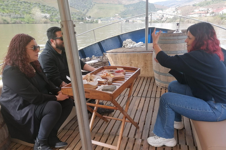 Valle del Douro: tour di mezza giornata con 1 cantina, degustazioni e tour in barca di 1 ora