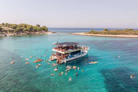 Spalato: Crociera a Hvar, Brač e Pakleni con pranzo e bevandeLesina, Brazza e isole Spalmadori: crociera con pranzo e bevande da Spalato