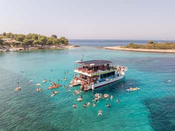 Split: Crucero por Hvar, Brač y Pakleni con almuerzo y bebidas
