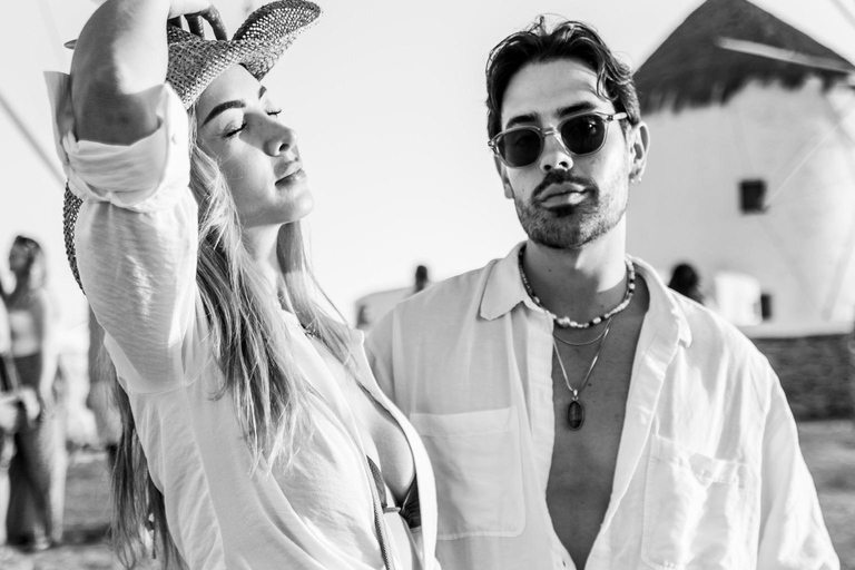 Mykonos: Private Photoshoot with a Professional Photographer