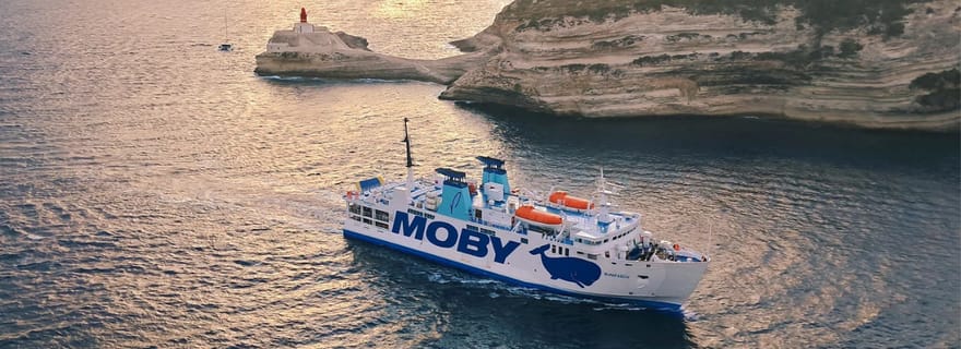 Sardaigne : voyage en ferry rapide entre la Sardaigne et la Corse