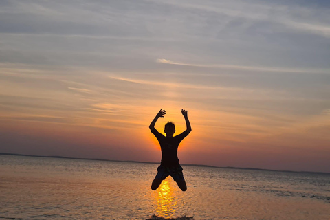 Doha: Full Day Desert Safari, BBQ Dinner, and Stargazing