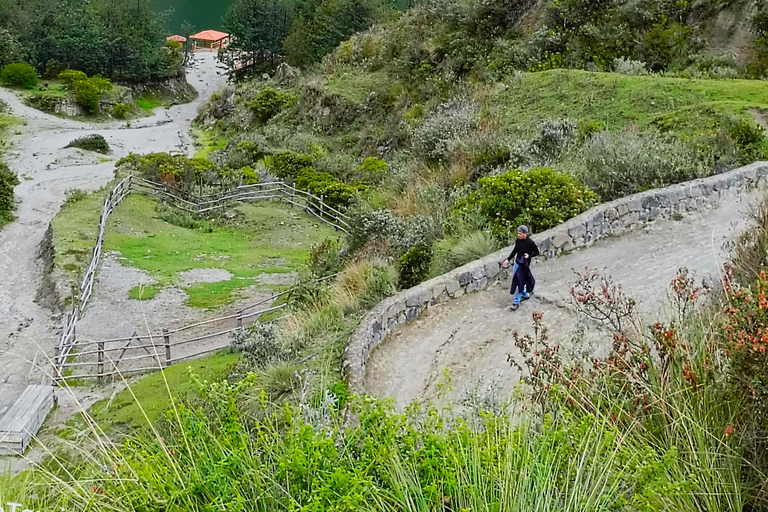 Quito: 2-Day Cotopaxi & Quilotoa. Hiking or Panoramic tour