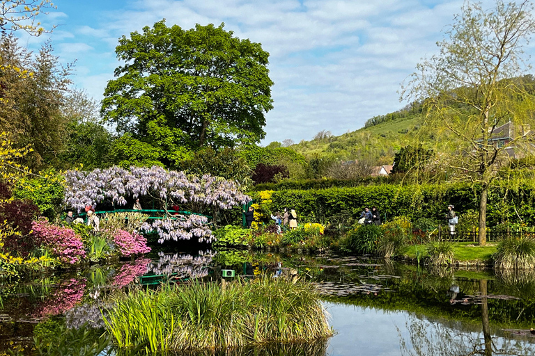 Desde París: Día completo en Giverny y Versalles - Tour privado