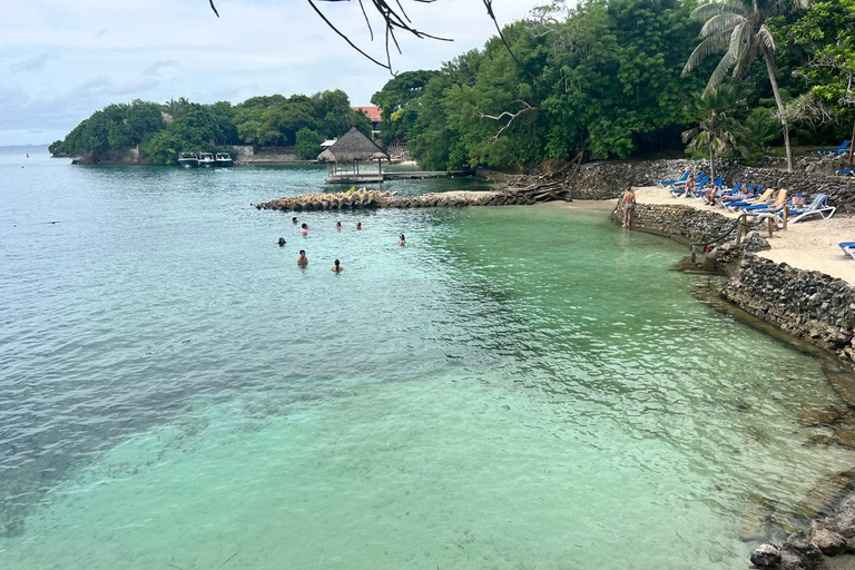 Cartagena: tour di un giorno intero in barca di lusso alle isole del Rosario