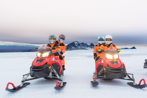 Reikiavik: Excursión en moto de nieve por el glaciar Langjökull con cueva de hielo