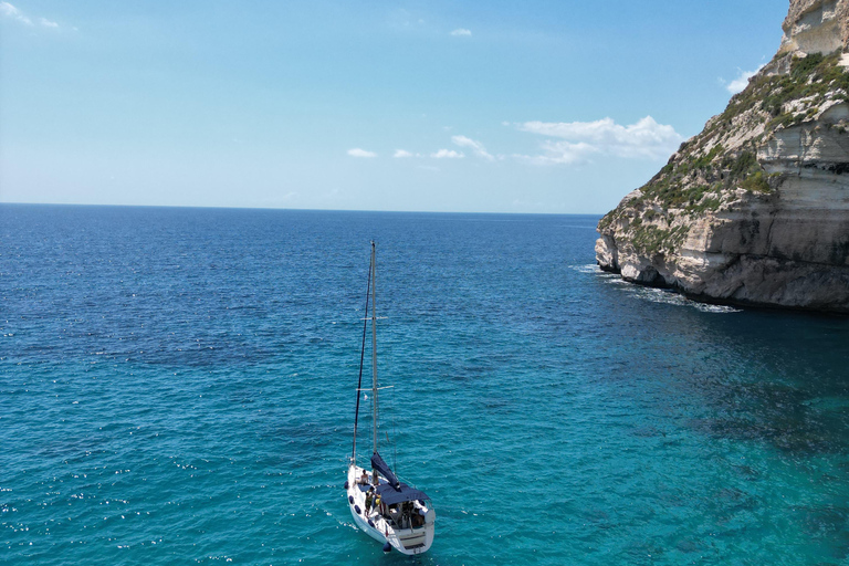 Cagliari: Sailboat Tour with Snorkeling and Apéritif Shared sailing boat tour with aperitif in the Gulf of Cagliari