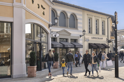 McArthurGlen Serravalle Designer Outlet: Traslado de MilãoPasse de compras fácil: Milão Piazza IV Novembre às 10:00 AM