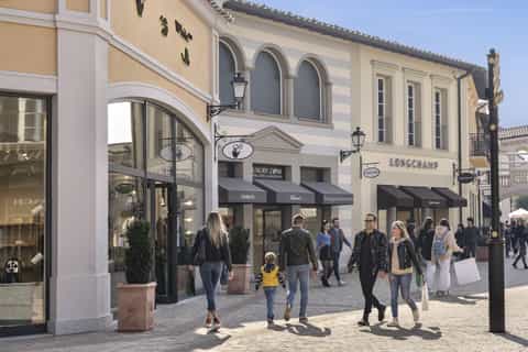 Castel Romano Abiti Outlet Grandi Firme Giornata Di Shopping A
