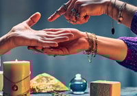 Bali, Tempelbesuch bei Palm Reader & Fortune Telloption - Housity