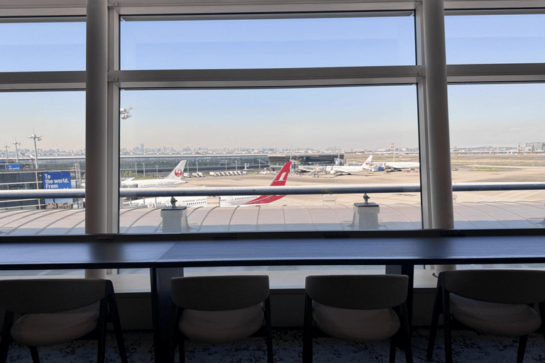 Tokio: salonik na międzynarodowym lotnisku Haneda By DragonPassT2 Krajowy DEP i międzynarodowy DEP: Power Lounge Premium