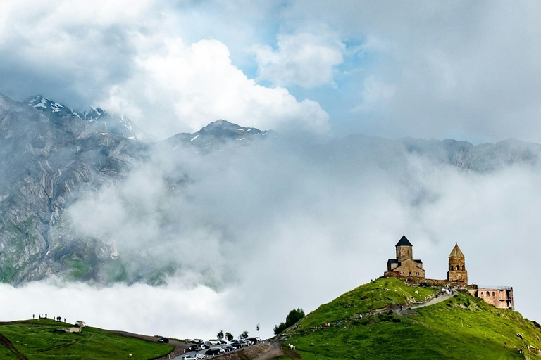 Private Tour ab Kutaisi: Unvergessliche KAZBEKI und GUDAURIPrivate Tour für bis zu 4 Personen