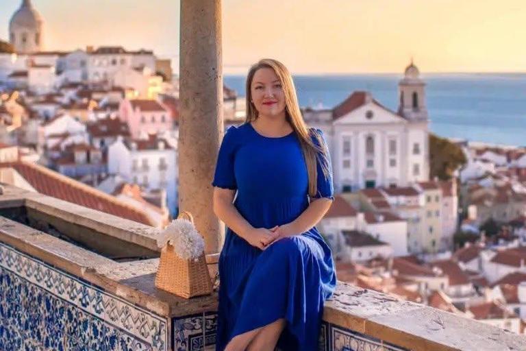 Lisbon:Private Sightseeing TukTuk Tour: Alfama, Belém & More 1.5-H Classic Tour Old Town