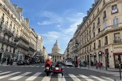 Poznaj Paryż w dobrym stylu: Niestandardowe wycieczki Sidecar
