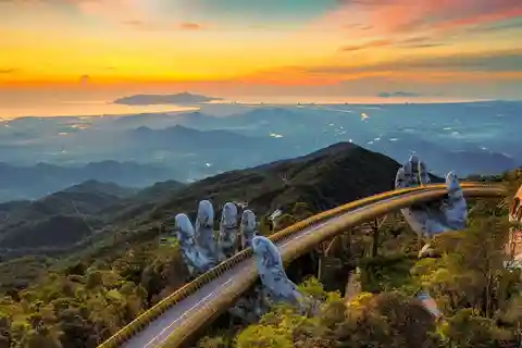 Hoi An: Private Car to Hue with Multi Sightseeing Stops