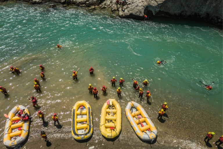Experiencia de Rafting en Vjosa con traslado desde Durres