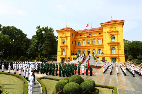 Hanoi: Military History Museum, Hoa Lo Prison & Gardens Tour Small Group: All-In-One Tour: Highlights & Train Street