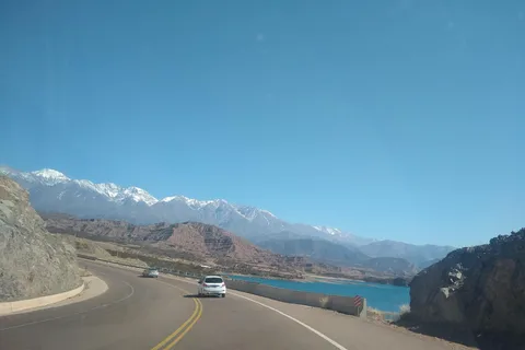 Mendoza: meio dia no sopé da Cordilheira dos Andes