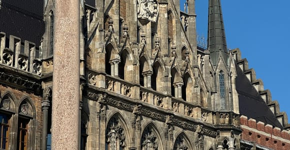 Munich: Old Town & War History Walking Tour with a Local