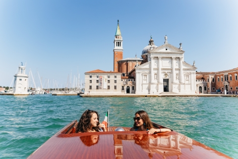 Privé watertaxi tussen vliegveld Venetië en VenetiëPremium vertrek: van je hotel naar Marco Polo Airport