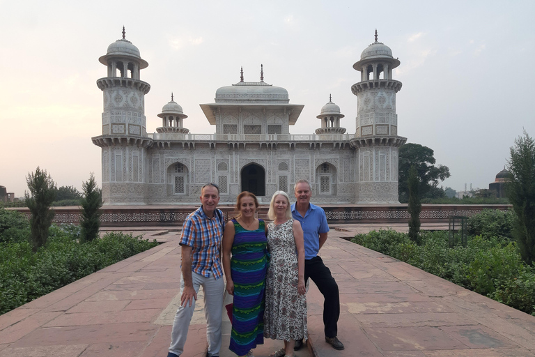 From Delhi : Taj Mahal Sunrise Tour With 5 star Breakfast Ac Private Car + 5 star Breakfast + Tour guide + Entrance