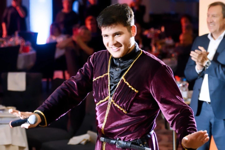 Baku: Traditional Azerbaijani Costume Rental Experience