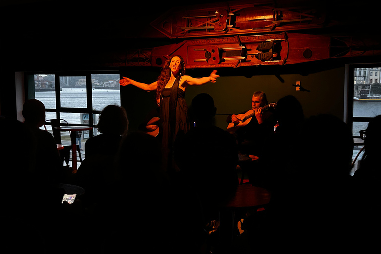 Porto: L'autentico concerto di fado con vino di Porto