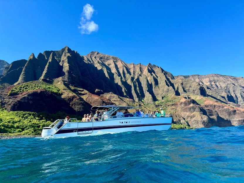 Kauai: Na Pali Coast Deluxe Power Catamaran Tour