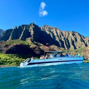 Kauai: Na Pali Coast Deluxe Power Catamaran Tour