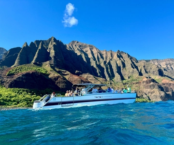Kauai: Tour del catamarano a motore deluxe della costa di Na Pali