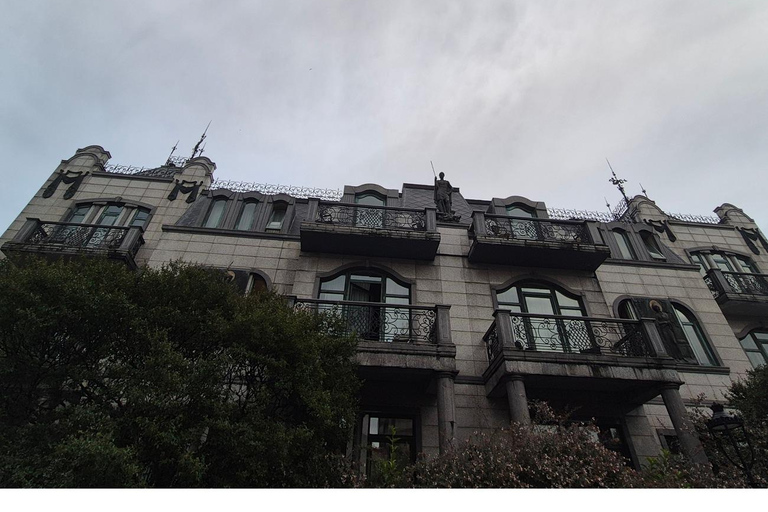 Batumi: Architectural Tour & tasting Adjarian Khachapuri