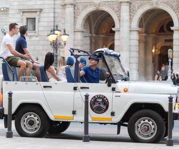 Iconic Budapest tour with Classic Russian Jeep and G-Wagon