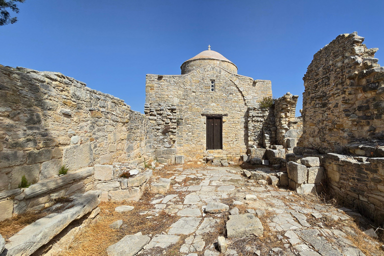 Tour privato a Troodos: cascata, villaggi e pranzo cipriotaTour privato a Troodos: cascata, villaggi e pranzo tipico cipriota