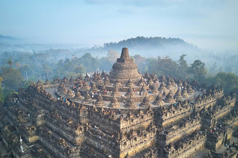 Yogyakarta: Borobudur 5-timmars tur med uppstigning och transferBorobudur 5-timmars guidad tur med tillgång till klättring och upphämtning