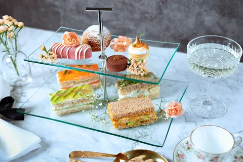 London: Traditionel Afternoon Tea-tur i en luksusbus