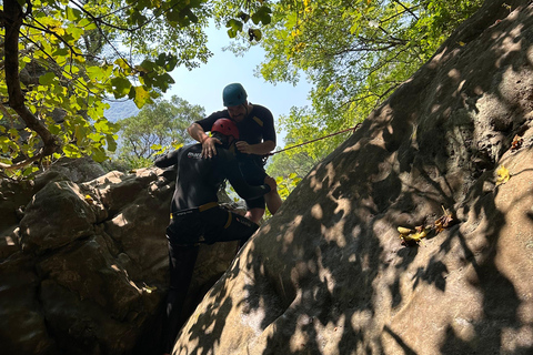 Budva - ett äventyr Krapina Canyoning Adventure - Våga utforska