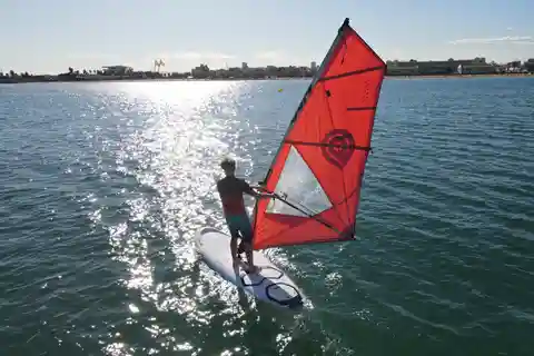 Valencia: 2-Hour Windsurfing Class