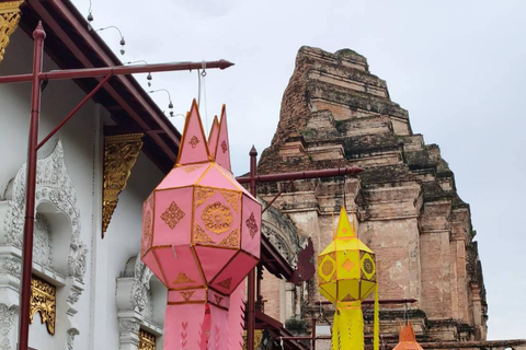 Chiang Mai: Old City Walking Tour with Temples & History Small Group Without Entry Fees