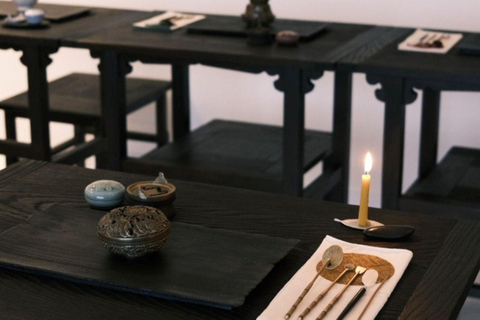 Busan: incenso coreano della serenità, tè e meditazioneBusan: incenso coreano, tè e meditazione