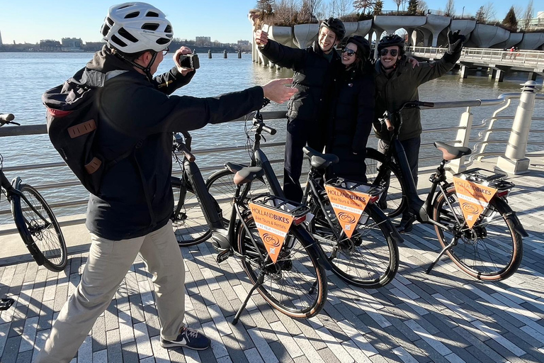 Broadway Bike Tour with Authentic Dutch Bikes! Tour in French on a Ebike