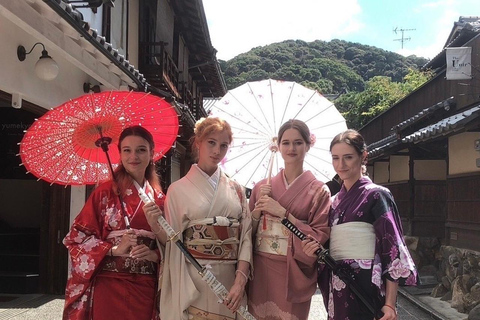 Kyoto: Kimono-Verleih und geführte Tour mit ortskundigem Guide