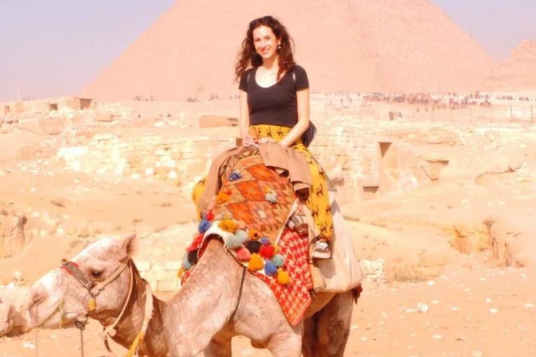 Do Cairo: Excursão particular de um dia às pirâmides de El FayoumTour guiado com traslados, guia de turismo, almoço e entrada